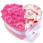 Розовые розы в коробке “Raffaello”
