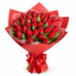 35 красных тюльпанов