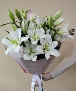 5 лилий букет