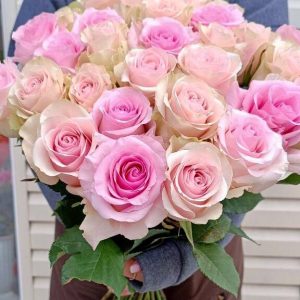 Розовые розы 35 веток