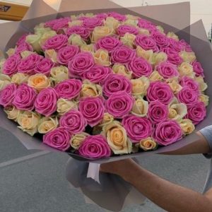 101 роза микс белая и розовая