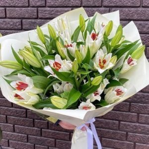 Большой букет лилии