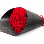 25 роз с красной лентой