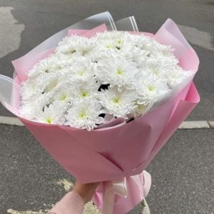 Букетик белых хризантем