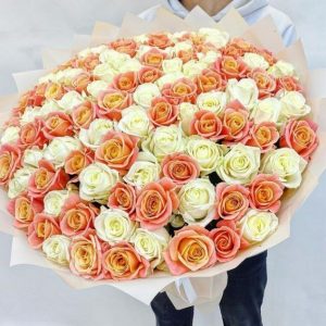 51 роза в коробке