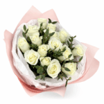 Букет из 15 белых кенийских роз с эвкалиптом
