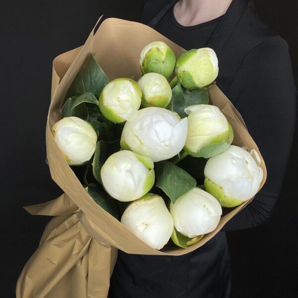 Пионовый букет «Белые Бутоны»