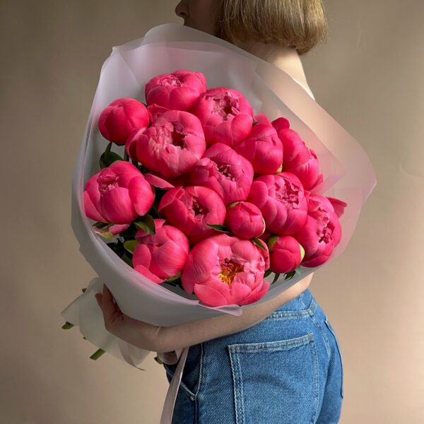 Букет пионов «Фуксия Deluxe»