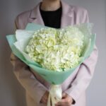 ð¤ð Букет из белой гортензии в мятной упаковке